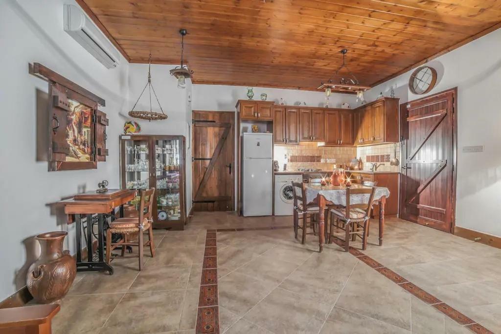 Ferienhaus Traditional House Lofou